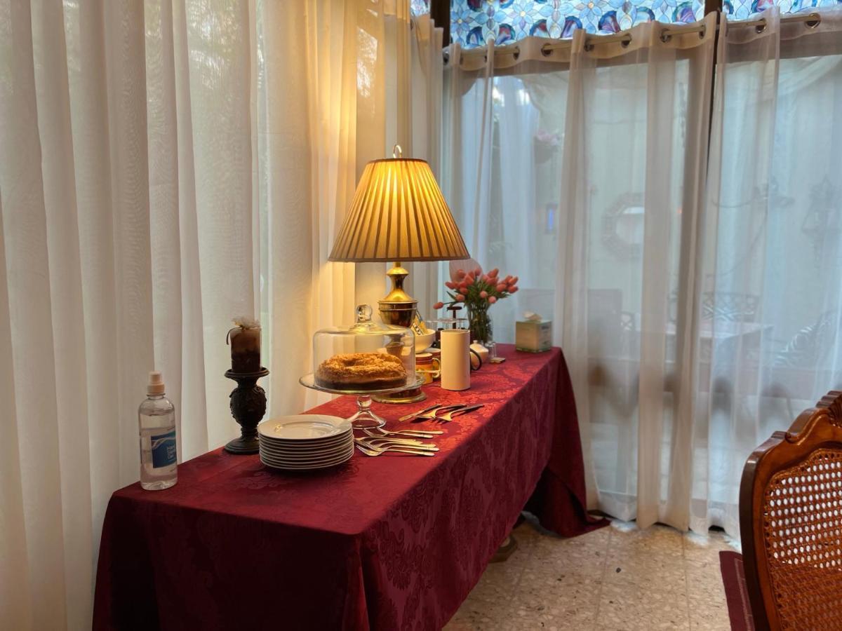 Dickinson Guest House, Guadalajara Expo Екстер'єр фото