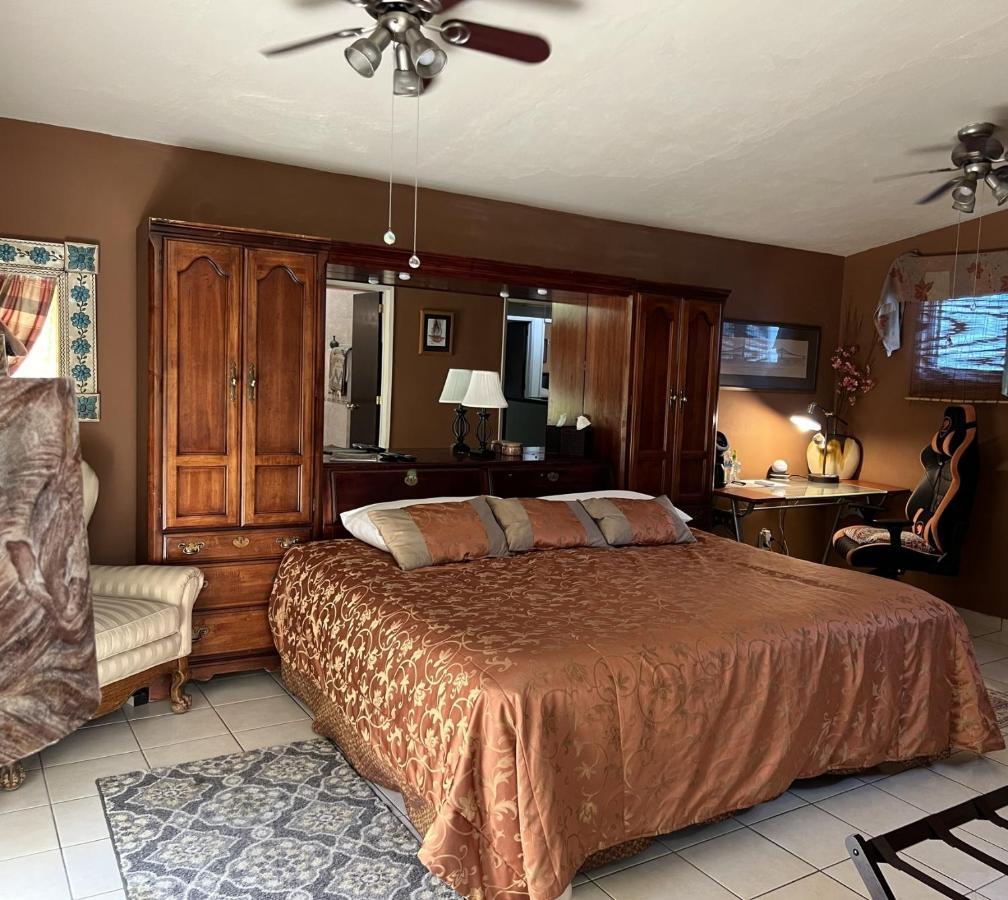 Dickinson Guest House, Guadalajara Expo Екстер'єр фото