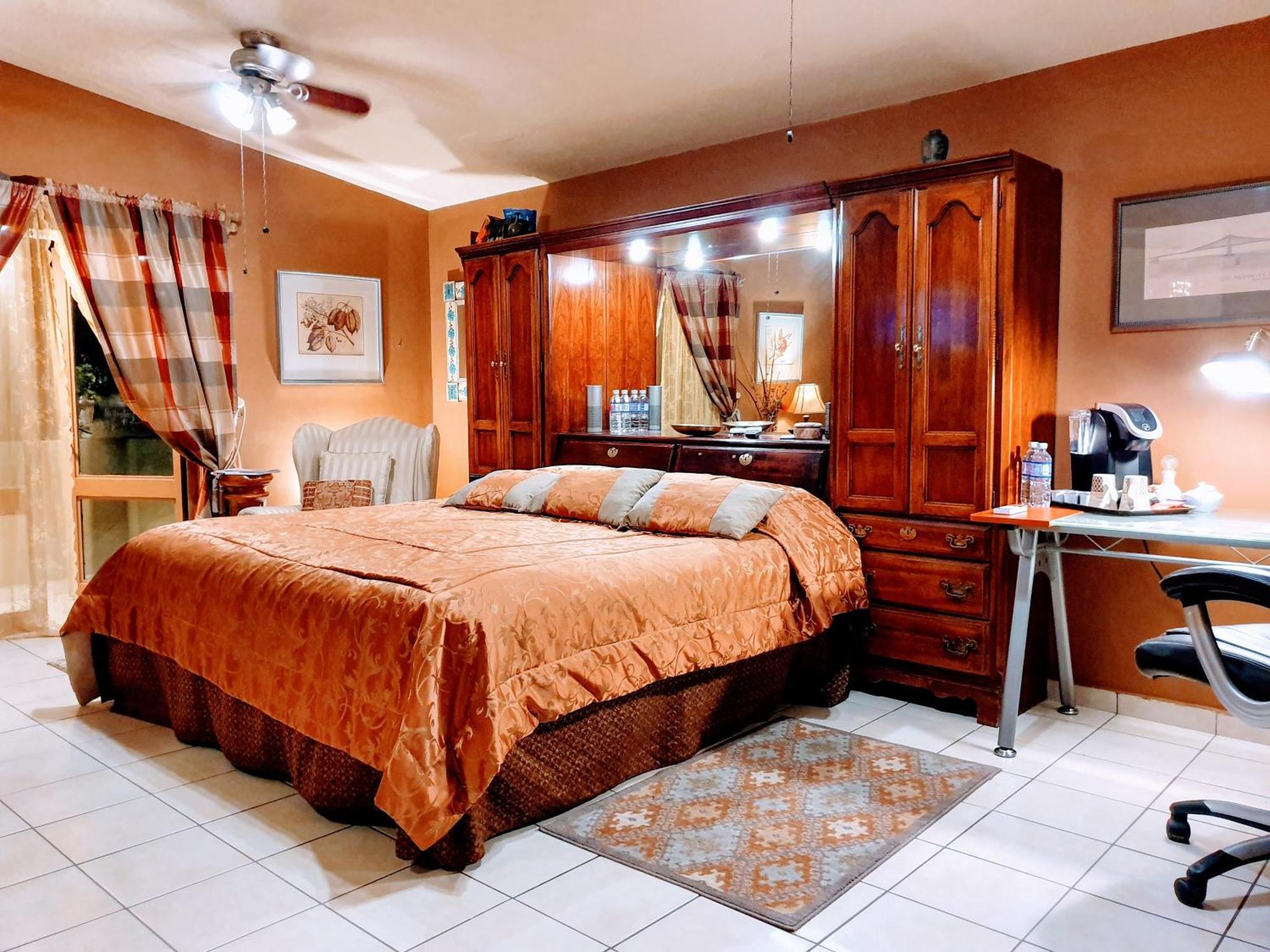Dickinson Guest House, Guadalajara Expo Екстер'єр фото