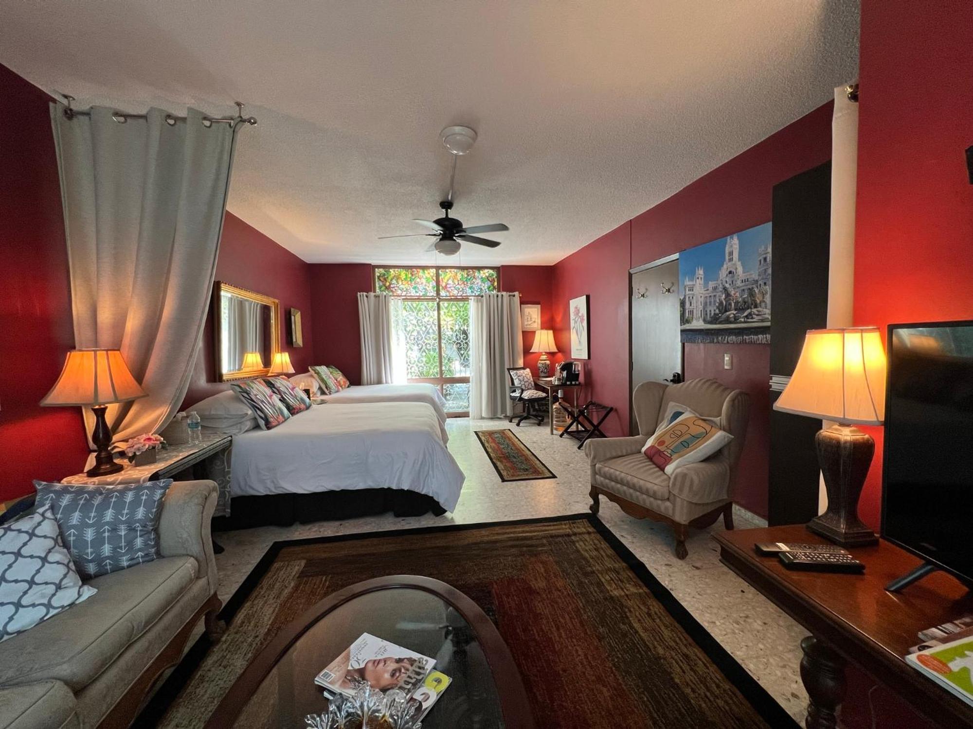 Dickinson Guest House, Guadalajara Expo Екстер'єр фото