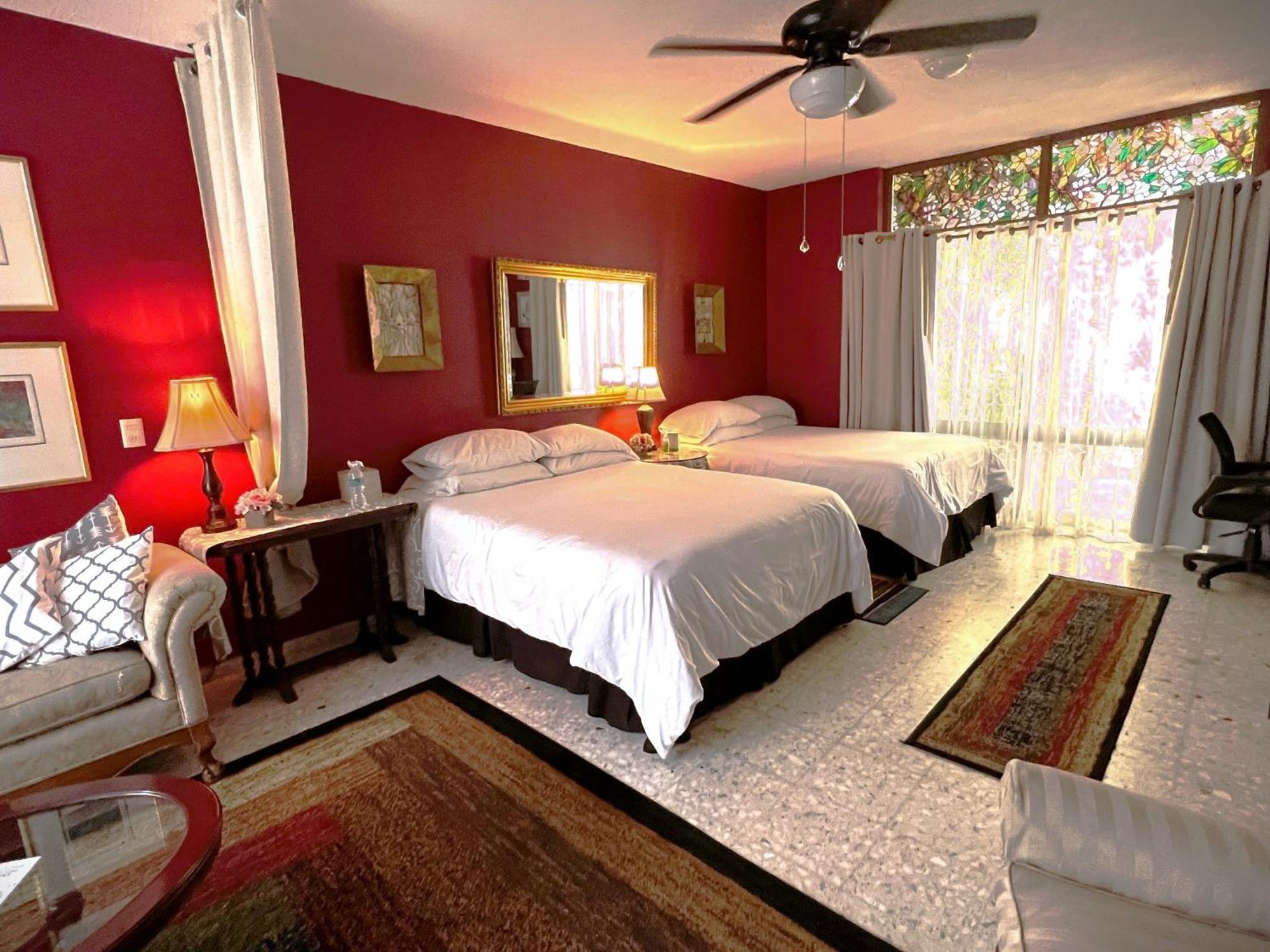 Dickinson Guest House, Guadalajara Expo Екстер'єр фото