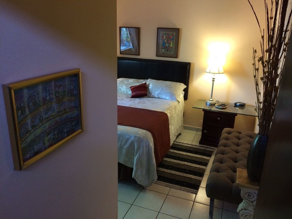 Dickinson Guest House, Guadalajara Expo Екстер'єр фото