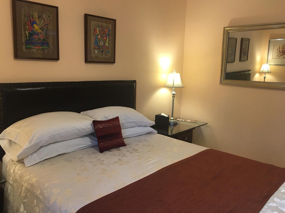 Dickinson Guest House, Guadalajara Expo Екстер'єр фото